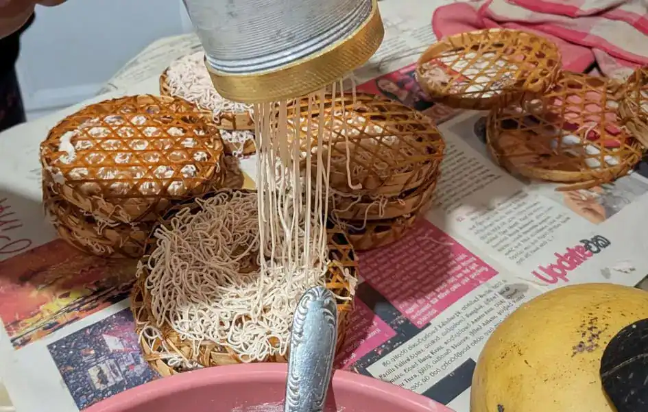 Making String Hoppers