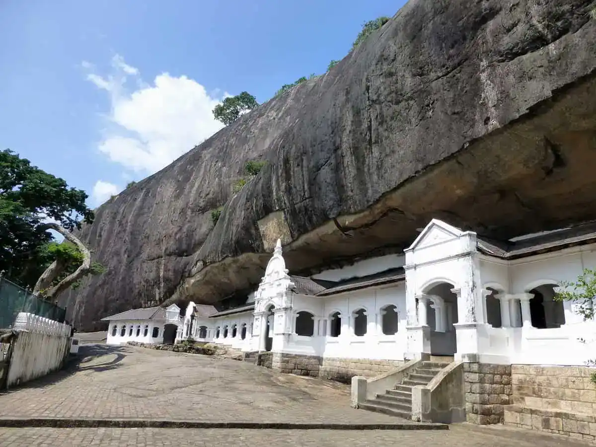 Rangiri Dambulla Cave Temple