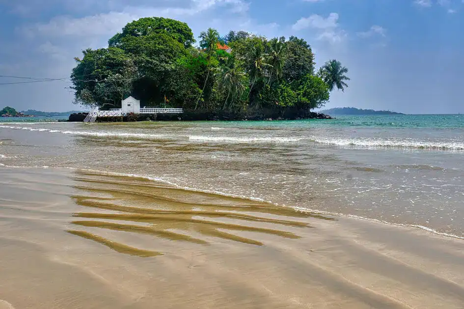 Weligama Beach and the Taprobane Island