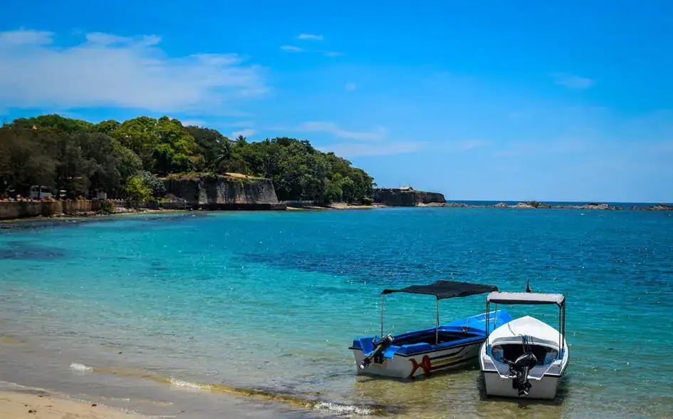 Dutch Bay Beach in Trincomalee