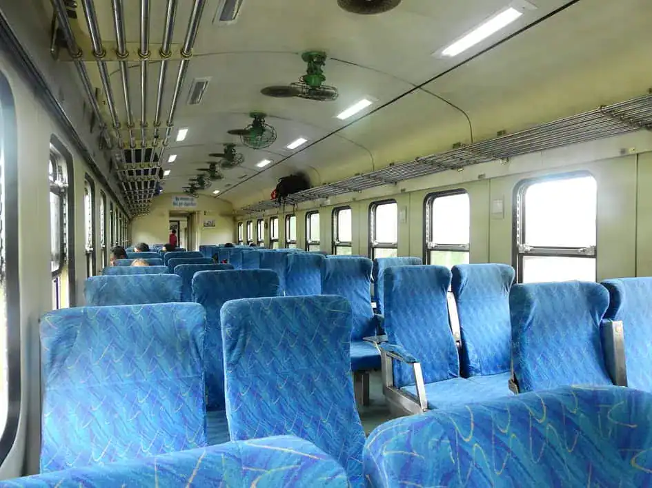 A First Class Wagon - The Nothern Line Train_1