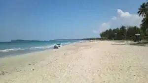 Uppuveli Beach