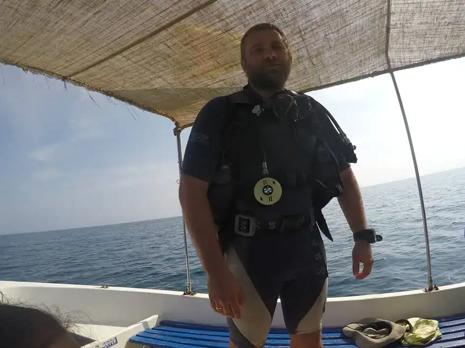 Getting ready to dive in Passikudah