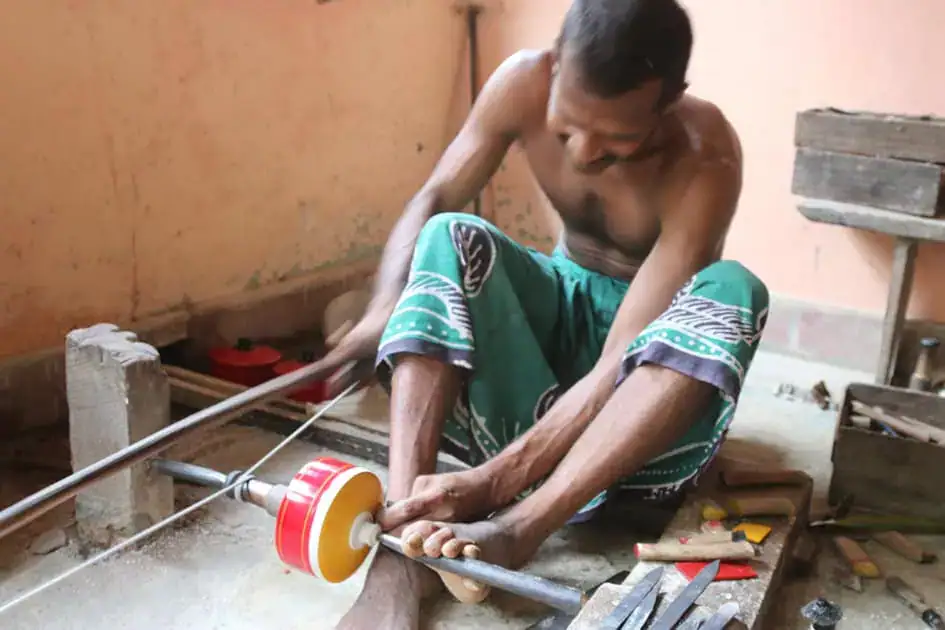 Making Traditional Lacware Pots - Hapuvida Village, Matale