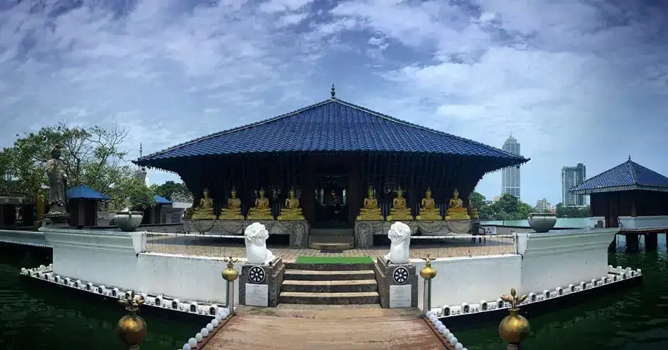 The Entrance - Gangaramaya Temple, Colombo