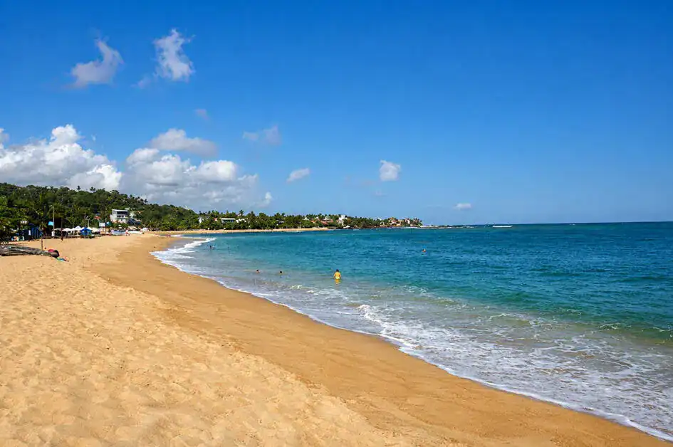 A sunny day and calm water - Unawatuna