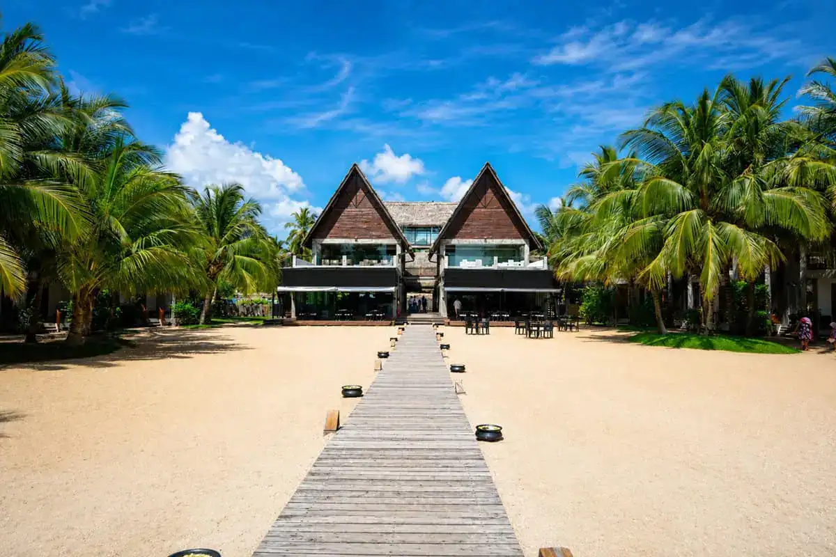 Tropical resort accommodation in Sri Lanka