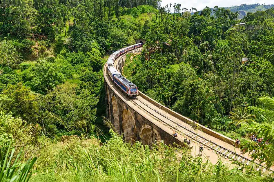 The train passing the Nine Arch Bridge