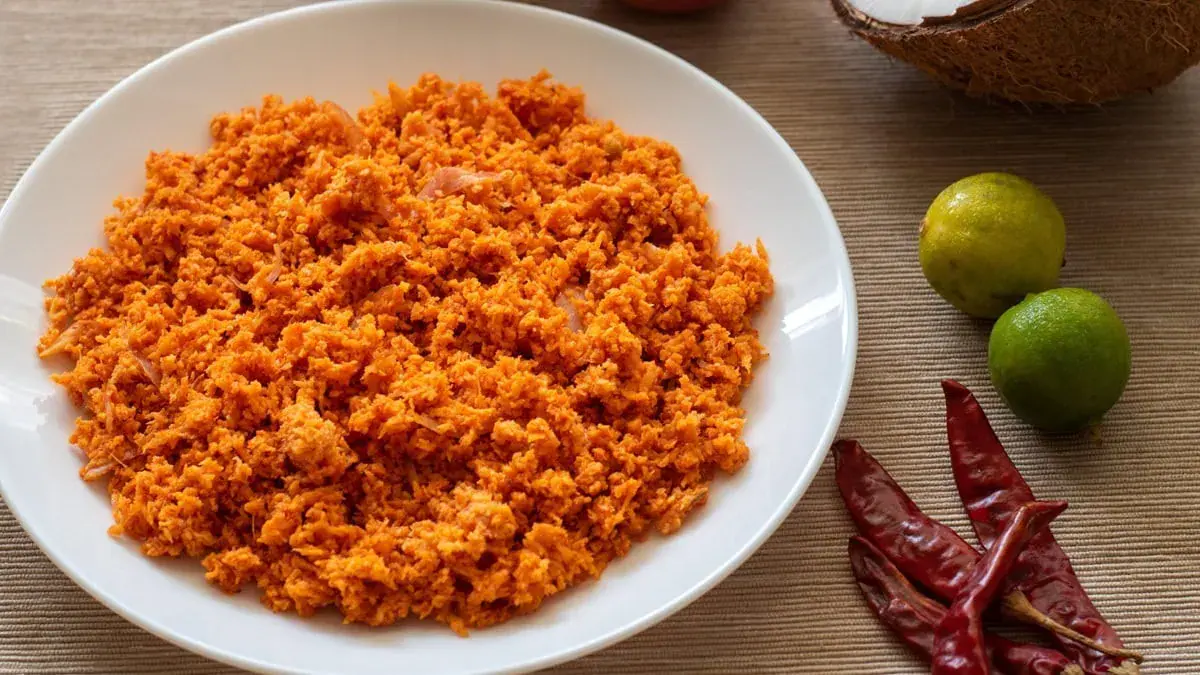 A plate of Pol Sambol