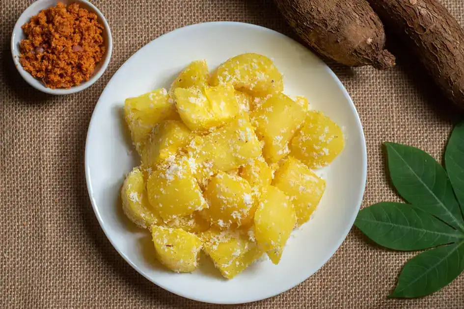 Boiled Cassava with Pol Sambol