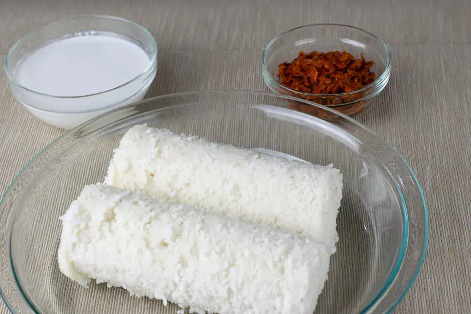 Cylinder shaped pittu